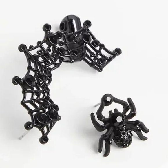 NEW Torrid Halloween Spider Web and Spider Earring Set Stud and Ear Cuff Black - Picture 1 of 8